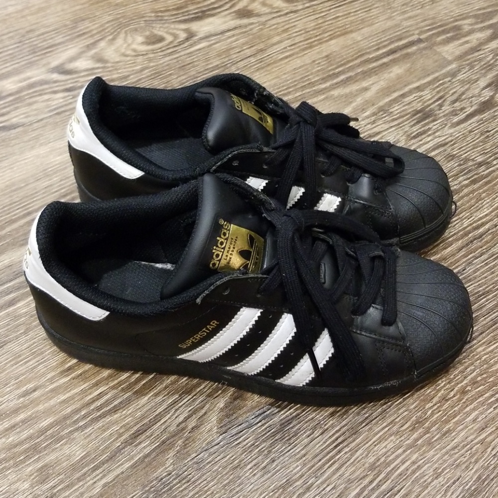 Black adidas superstars